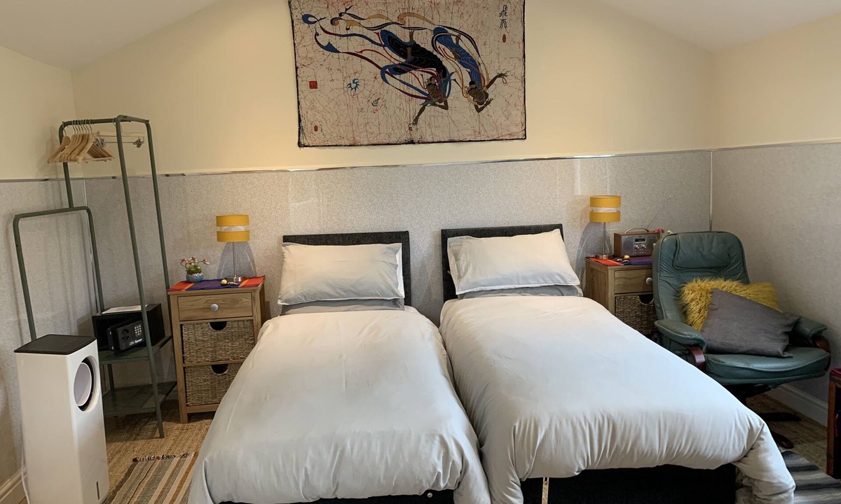 Caerphilly Apartment | Private BedHaus Annex Opposite Caerphilly Castle