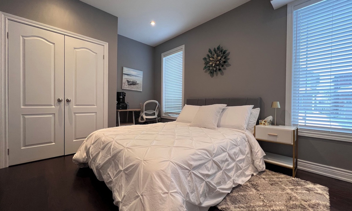 Oshawa House | Private bedroom suite in shared house near Ontario Tech U in North Oshawa