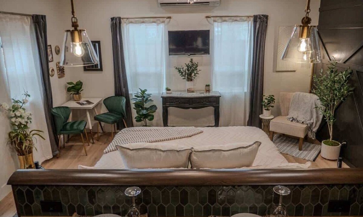 Sunset House | Private Boise King Studio | Sunset District | BSU
