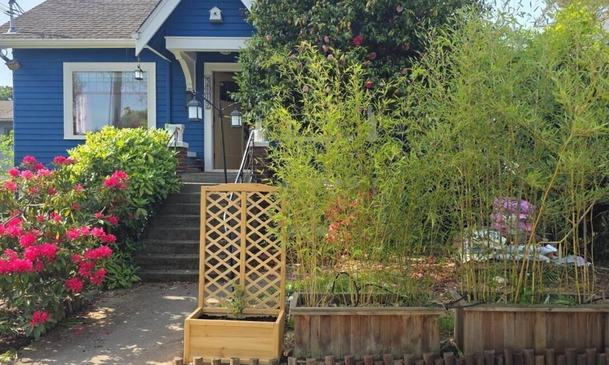 Bryant Apartment | Private Bright Garden-Level Suite Near UW & Seattle Children's Hospital