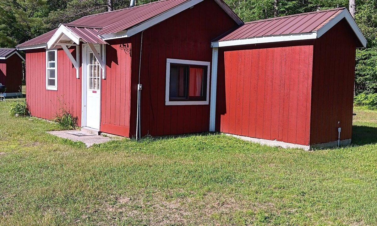Steuben Cabin | Private Cabin 2 between munising and manistique
