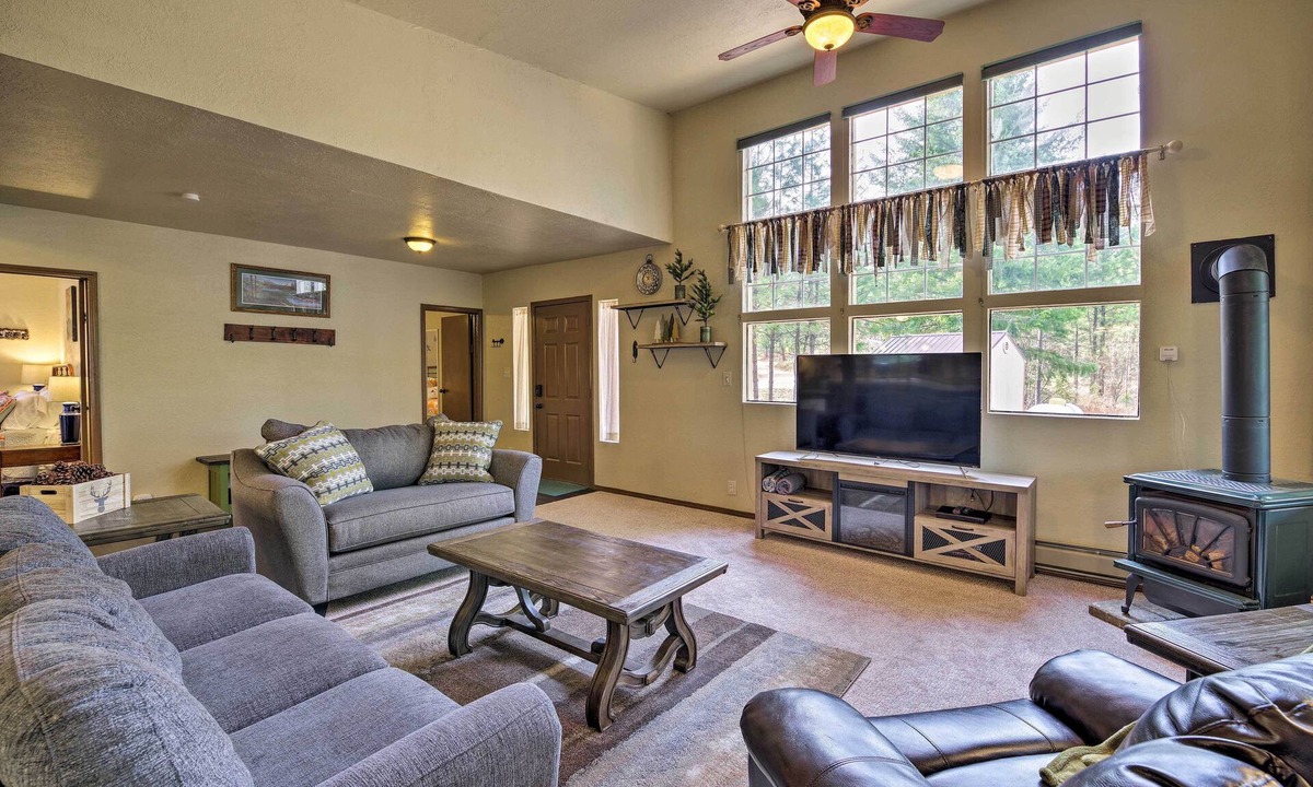 Garden Valley Cabin | Private Cabin, 5-Min Drive to Hot Springs & Golf!