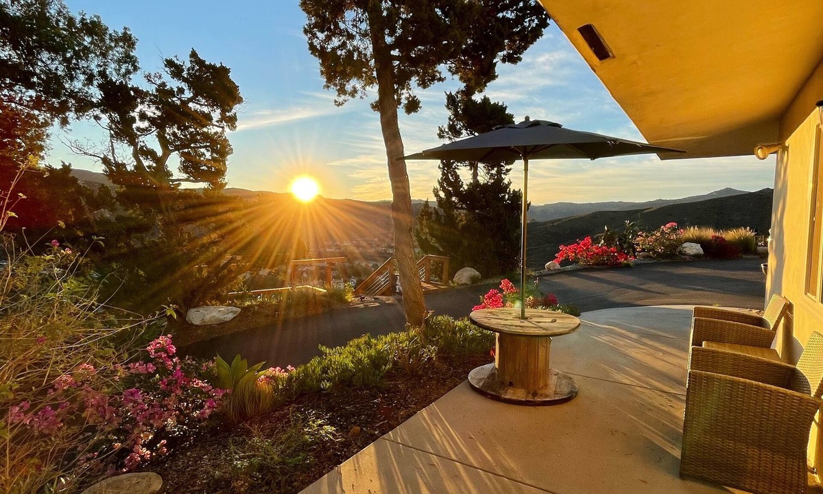 Escondido House | Private Casita-Beautiful Valley Views, Outdoor patio with bar