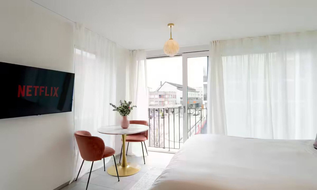 Wallisellen Apartment | Private central 1BR Studio, 8 min to Airport
