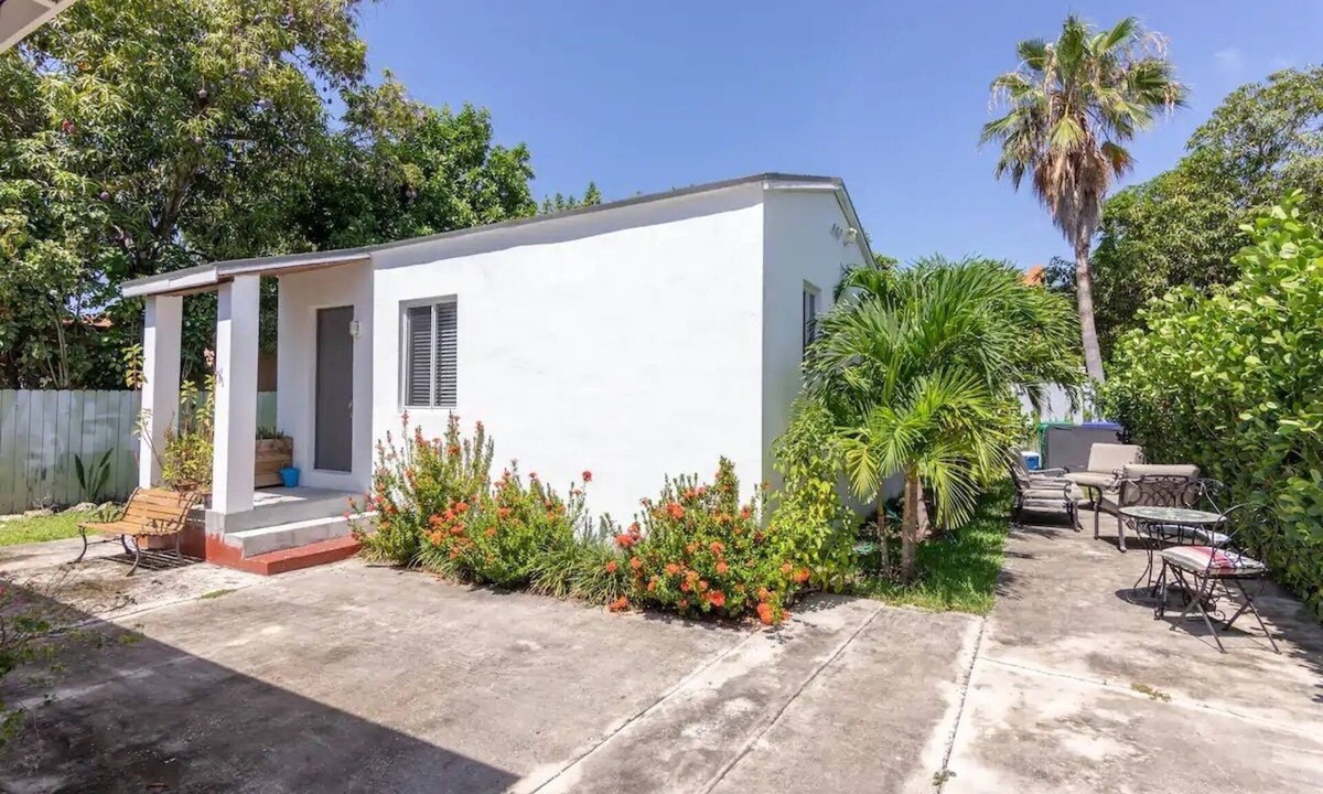 The Roads House | Private Charming Guesthouse in Little Havana, perfect place for the World Cup