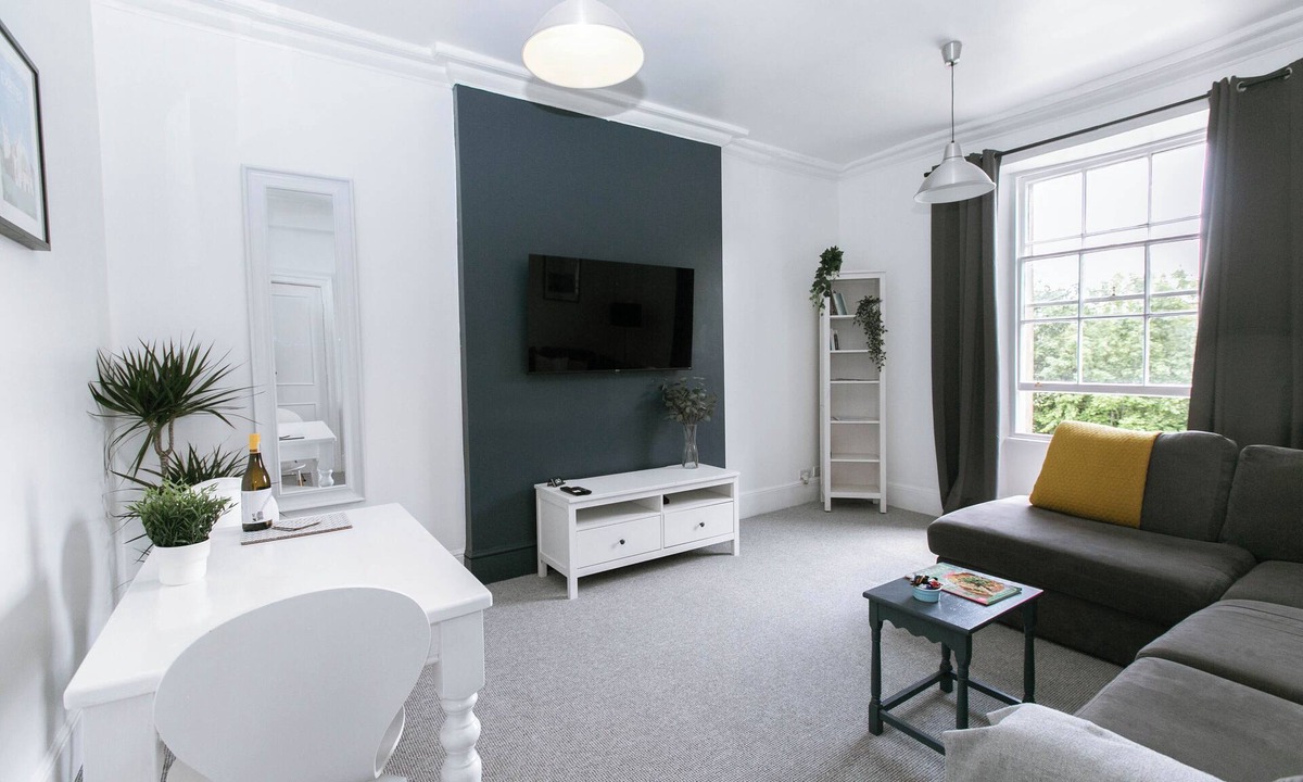 Exeter Apartment | Private City Centre Apt With Free Parking