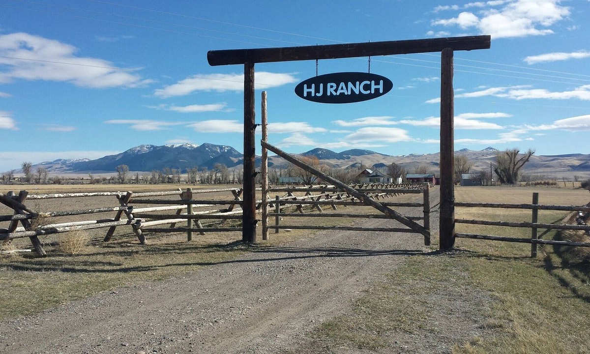 Dillon Other | Private, Clean, Luxury 3 bd, Beaverhead River close by, Amazing Views, Value!