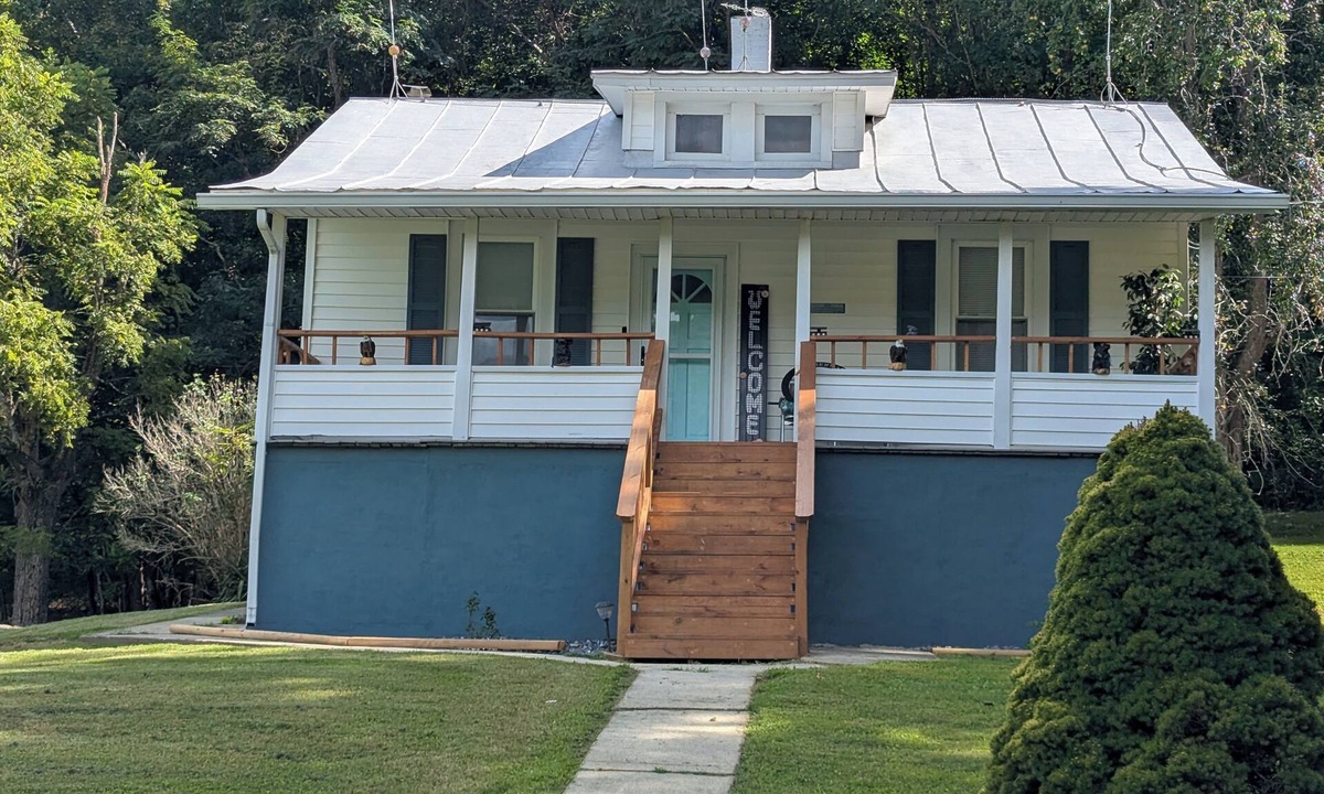 Eagle Rock House | Private,convenient to Roanoke, Clifton forge,mtn. views,rivers nearby