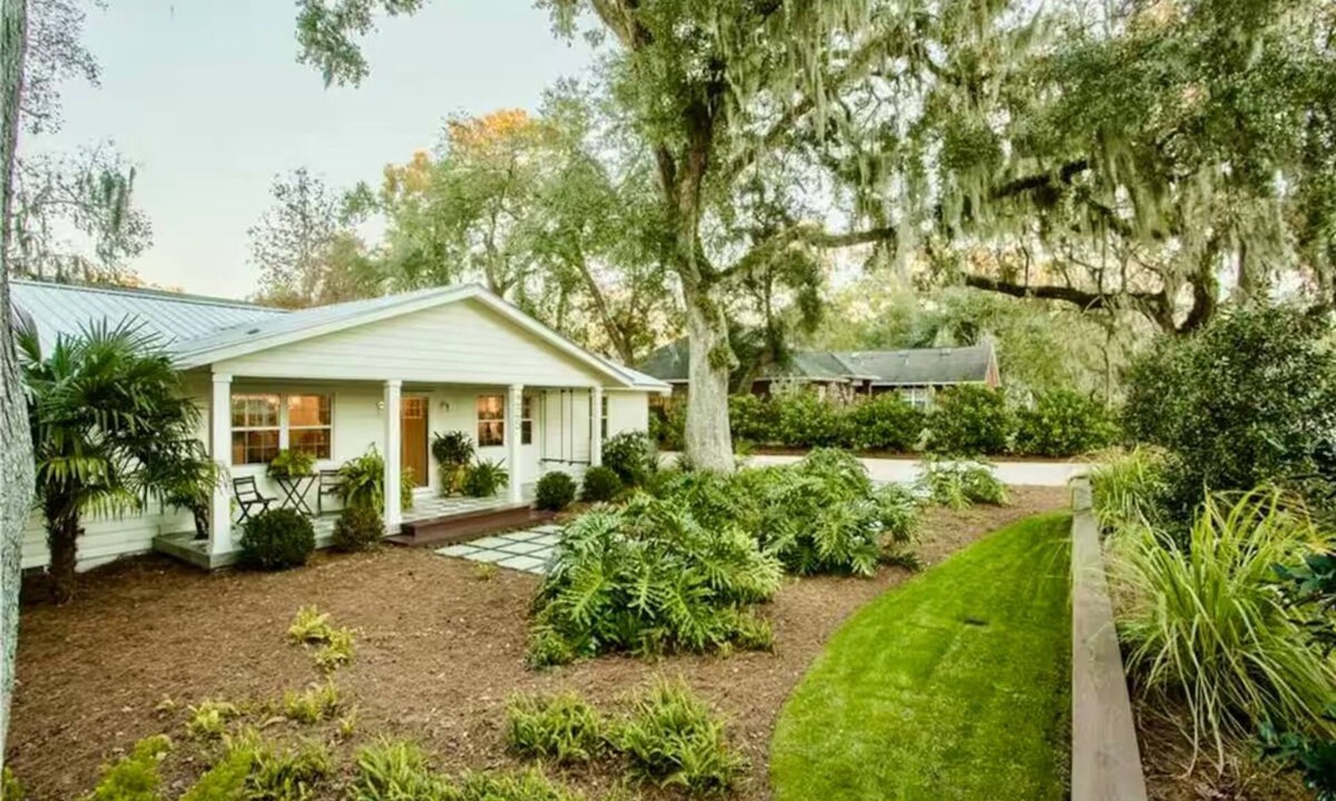 St. Simons Island House | Private Cottage Oasis | Pretty Porch, Splash Pool