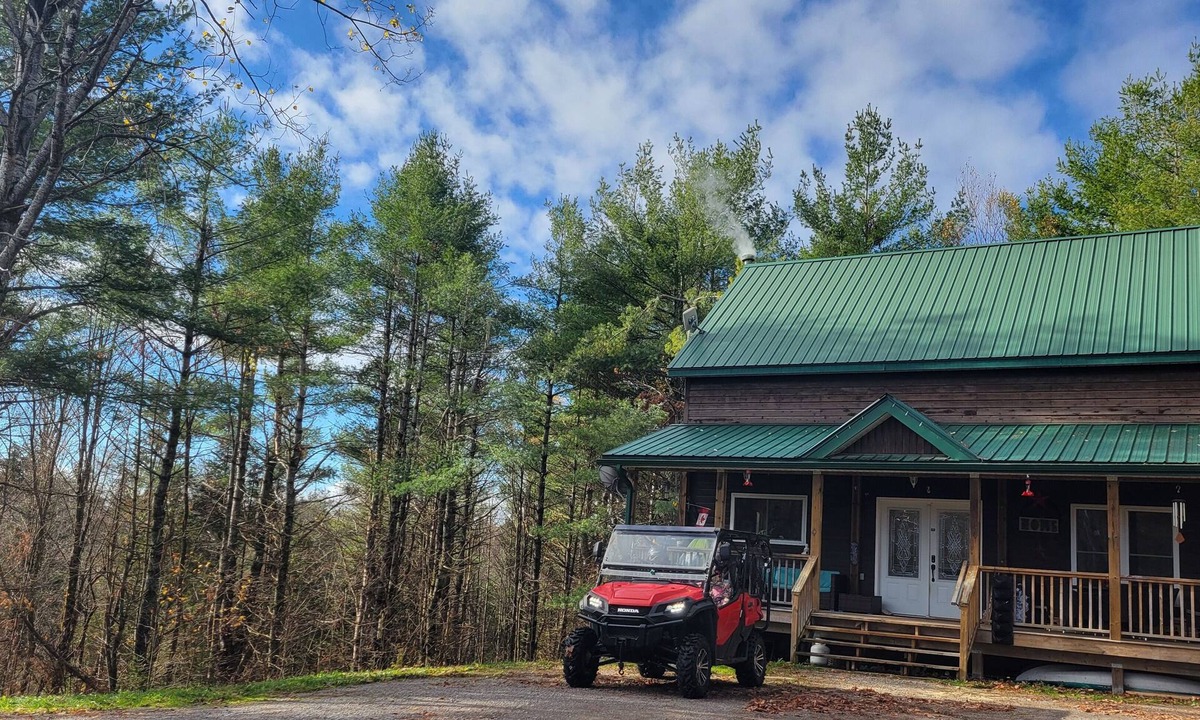 Apsley Cottage | Private Cottage Cabin on Eels Creek with hottub! Near Kawartha Highlands