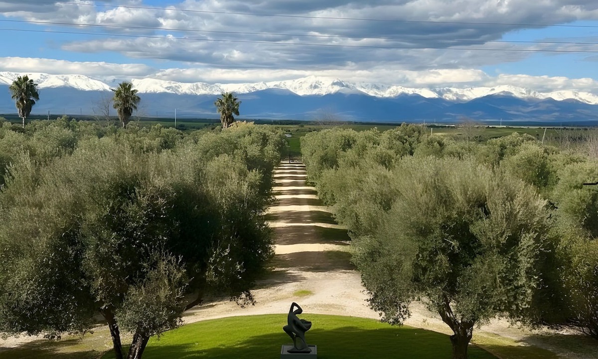 La Calzada de Oropesa House | Private Country House with Gredos Views