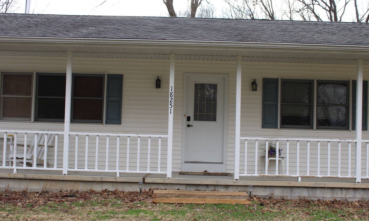 Akin House | Private country setting. just 10 minutes from town