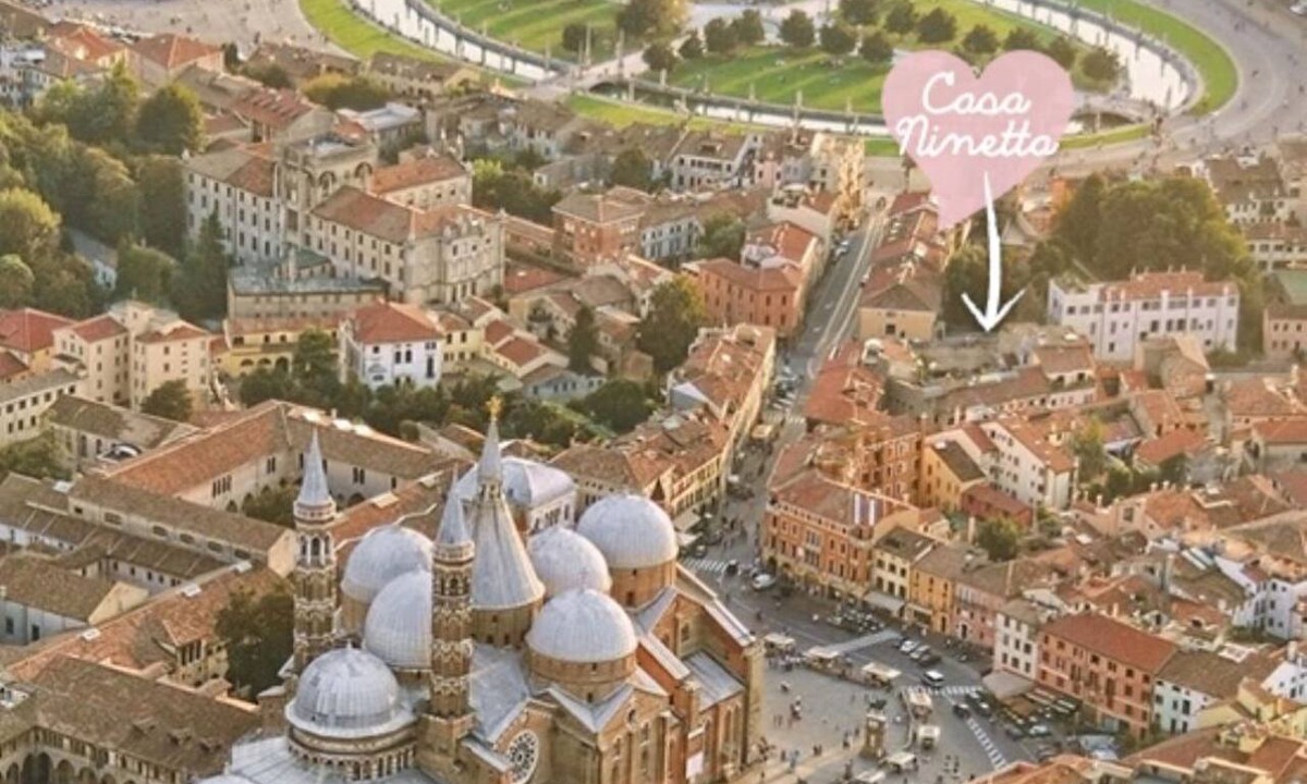City Center Padova Apartment | * PRIVATE COURTYARD, few steps from PRATO DELLA VALLE SQ
