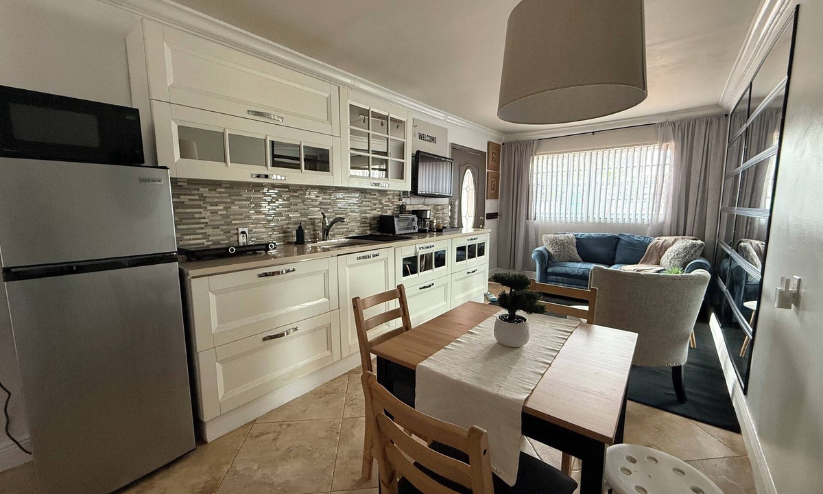 Flagami Apartment | Private & Cozy studio apartment