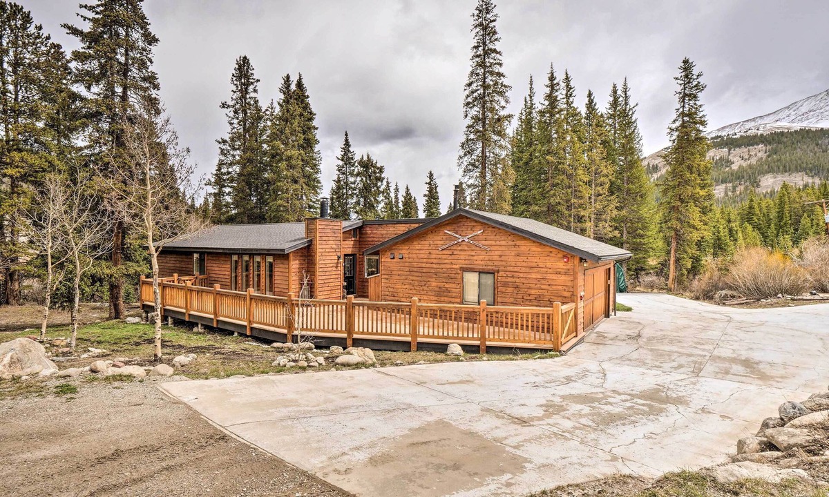 Breckenridge Cabin | Private Deck & Hot Tub! Breckenridge Family Haven