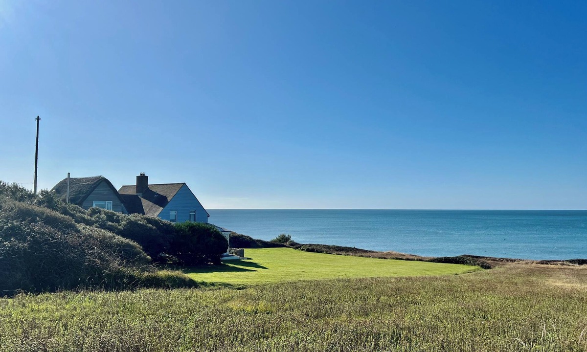 Littlebredy House | Private detached cottage to rent on Chesil Beach