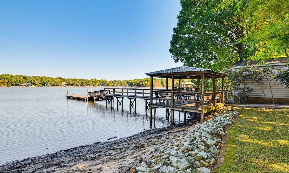 Mayhew Cottage | Private Dock & Beach! Lake Norman Cottage Hideaway