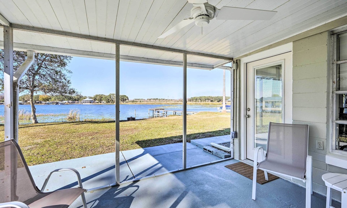 Summerfield House | Private Dock + Grill: Sunny Lake Weir Retreat!
