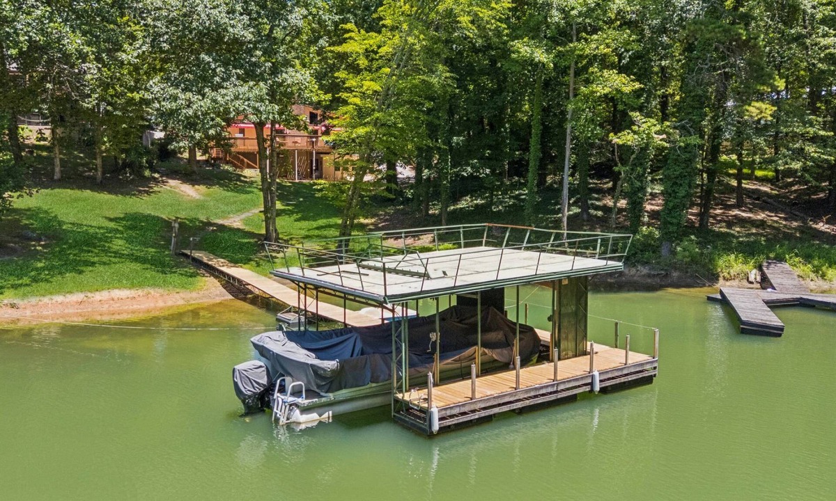 Buford House | Private Dock | Lake Lanier | Waterfront | Spacious Family Home | Grass-to-Water Dock Access!