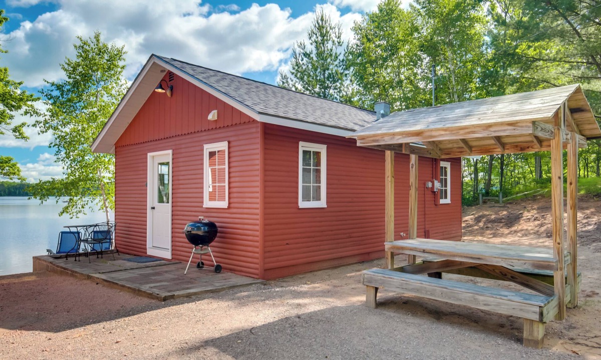 Harshaw Cabin | Private Dock & Rowboat! Cabin on Bearskin Lake