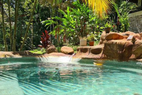 Garabito Ski Chalet | Private Eco Cabin B, pool, fast Wifi, Mountain Views