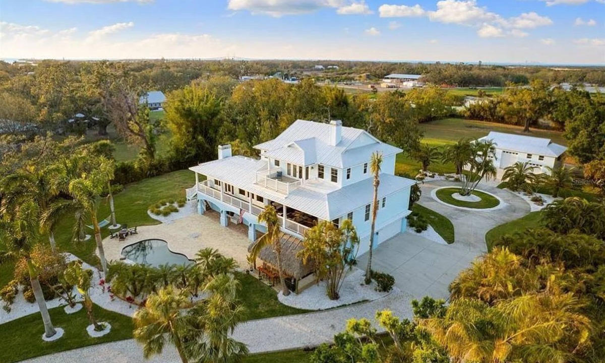 Palmetto House | Private estate with dock and 2 boat lifts on beautiful Terra Ceia Island.