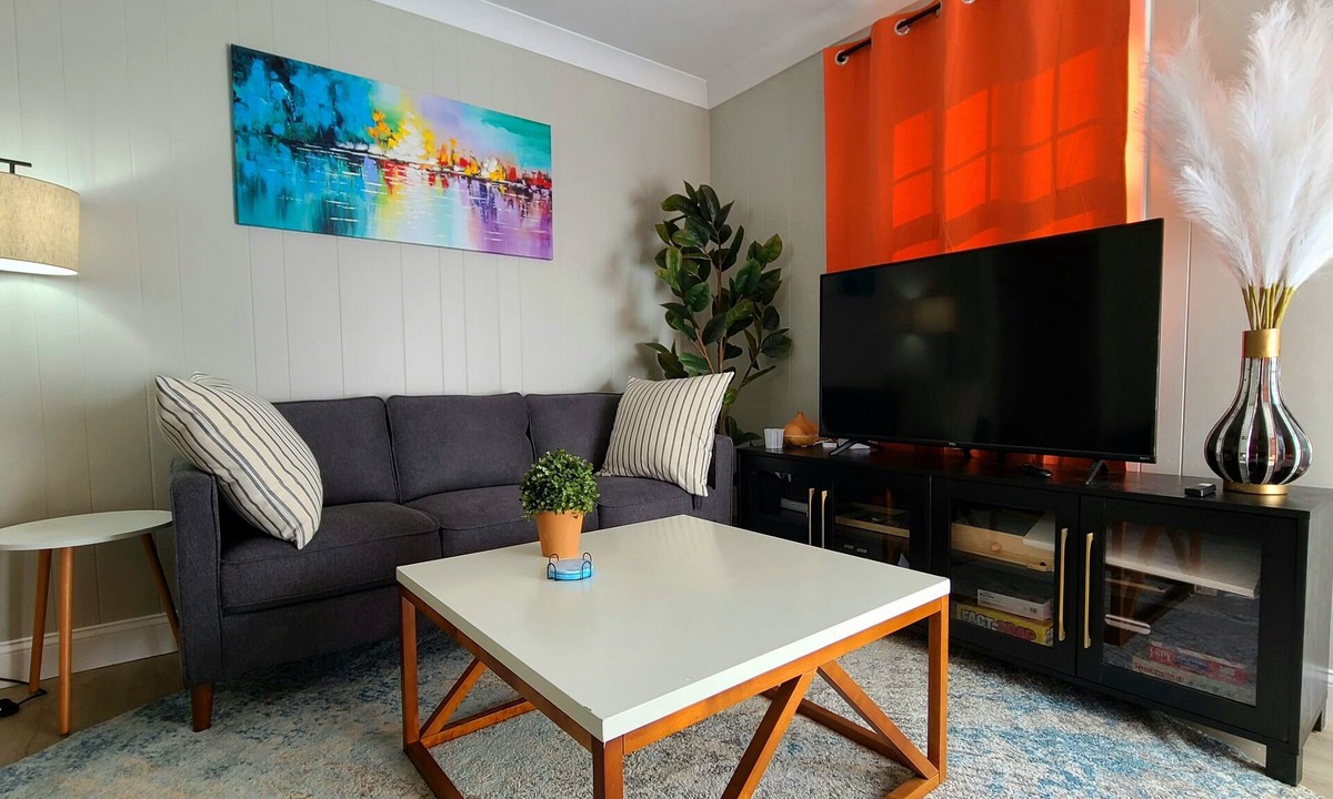 Gaffney House | Private family, pet friendly with fenced yard near Limestone College and Outlets