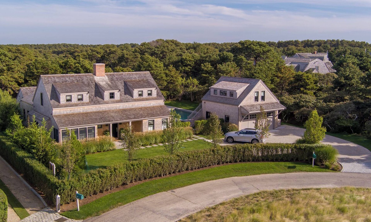 Nantucket House | Private Five Bedroom Nantucket Oasis with Pool and Amenities