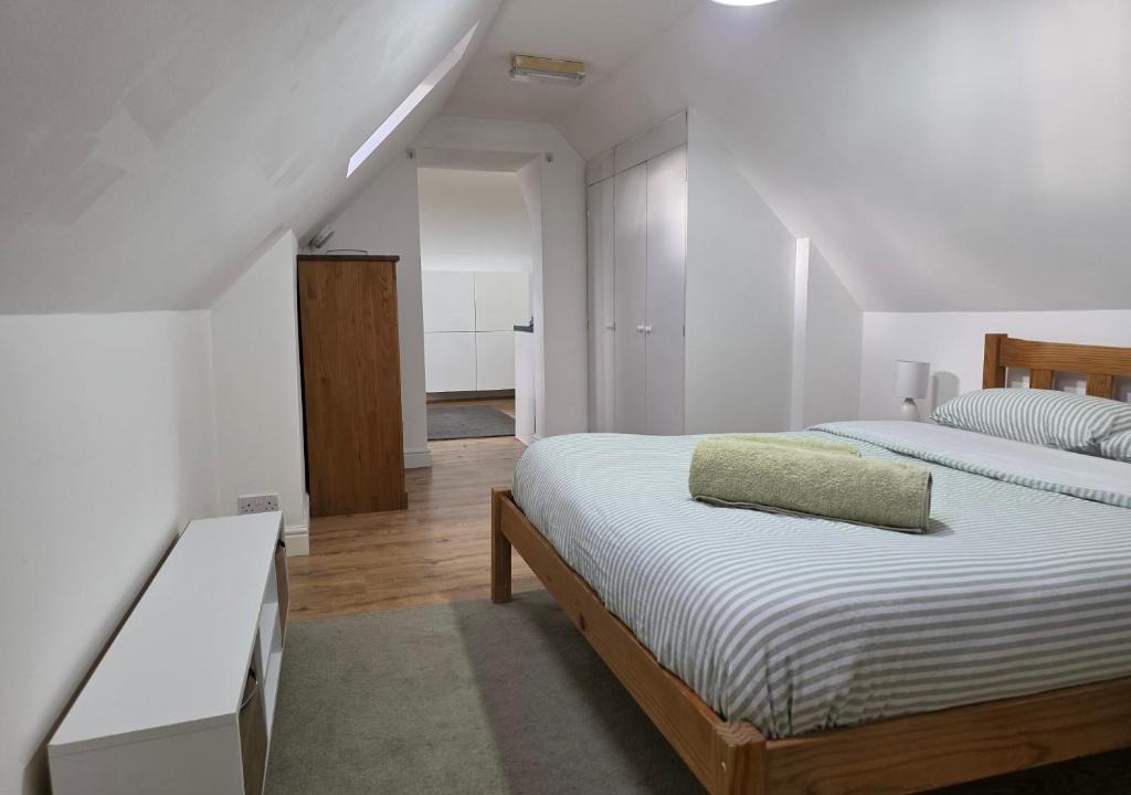 Reading Apartment | Private Flat and Large Ensuite Rooms Near University Town Centre & Hospital