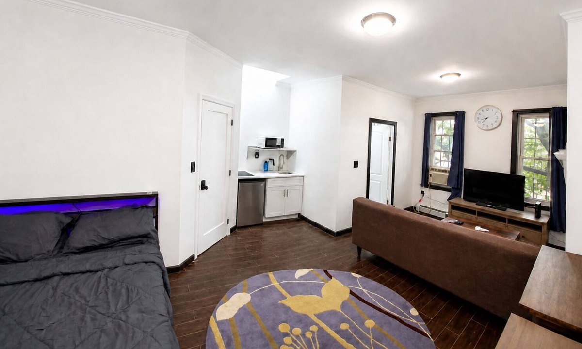 Bushwick Apartment | ~ Private Full Suite-Next to multiple Subway lines ~ Great Location