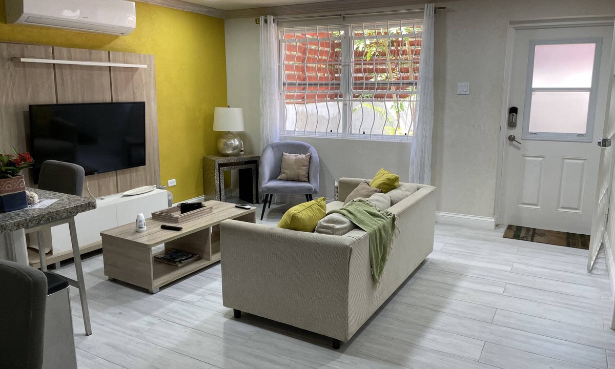 Clermont Apartment | Private Garden Apartment in Warrens