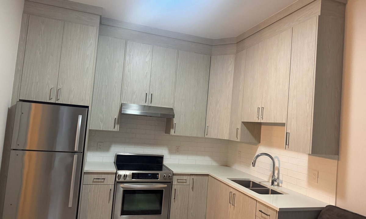 Newton Apartment | Private ground level 1 bed Suite near Surrey Memorial Hospital, Guildford mall.
