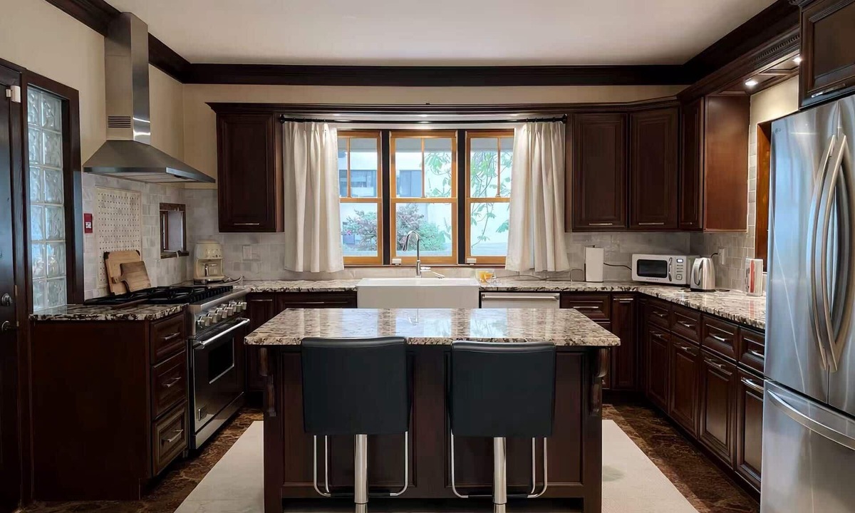 West End Bed & Breakfast | Private Guest Suite in Dt Vancouver