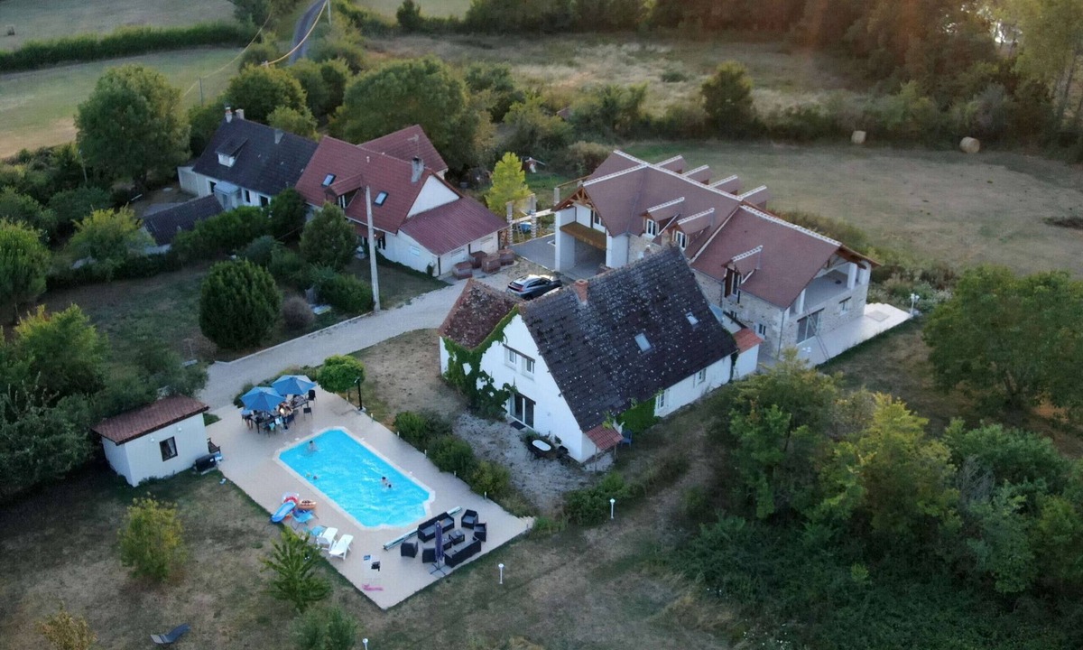 Lys-Saint-Georges Villa | Private hamlet for 16 to 40 people, swimming pool, disco