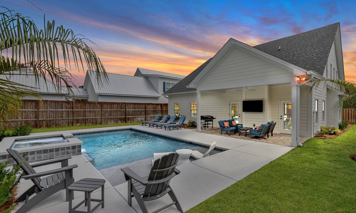 Saint Simons Heights House | Private Heated Pool & Spa | Close to Beaches, Restaurants & Shopping!