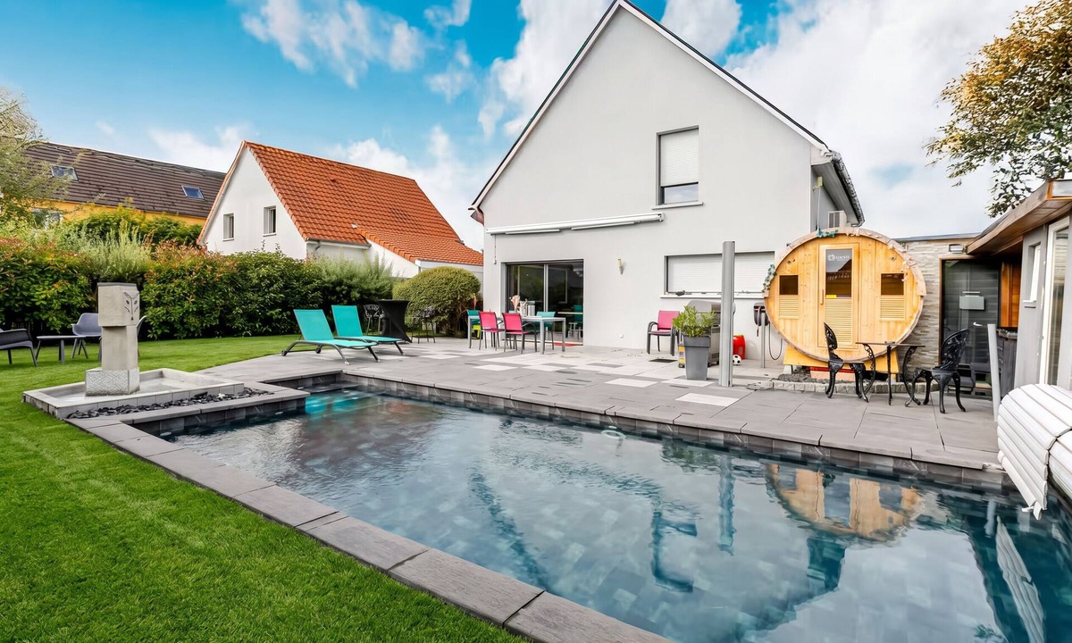 Furdenheim Villa | Private heated pool and jacuzzi villa