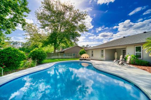 Mandarin House | Private Heated Pool Arcade Games Sleeps 10 Jacksonville Home