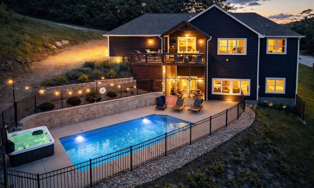 Smithville House | Private Heated Pool Hot Tub Lake Views