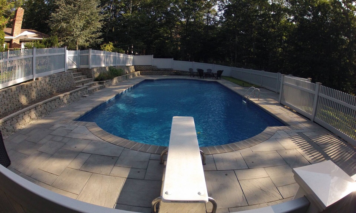 North Sea House | Private heated pool, fireplace, AC, pet-friendly, WiFi, BBQ, and garden retreat.