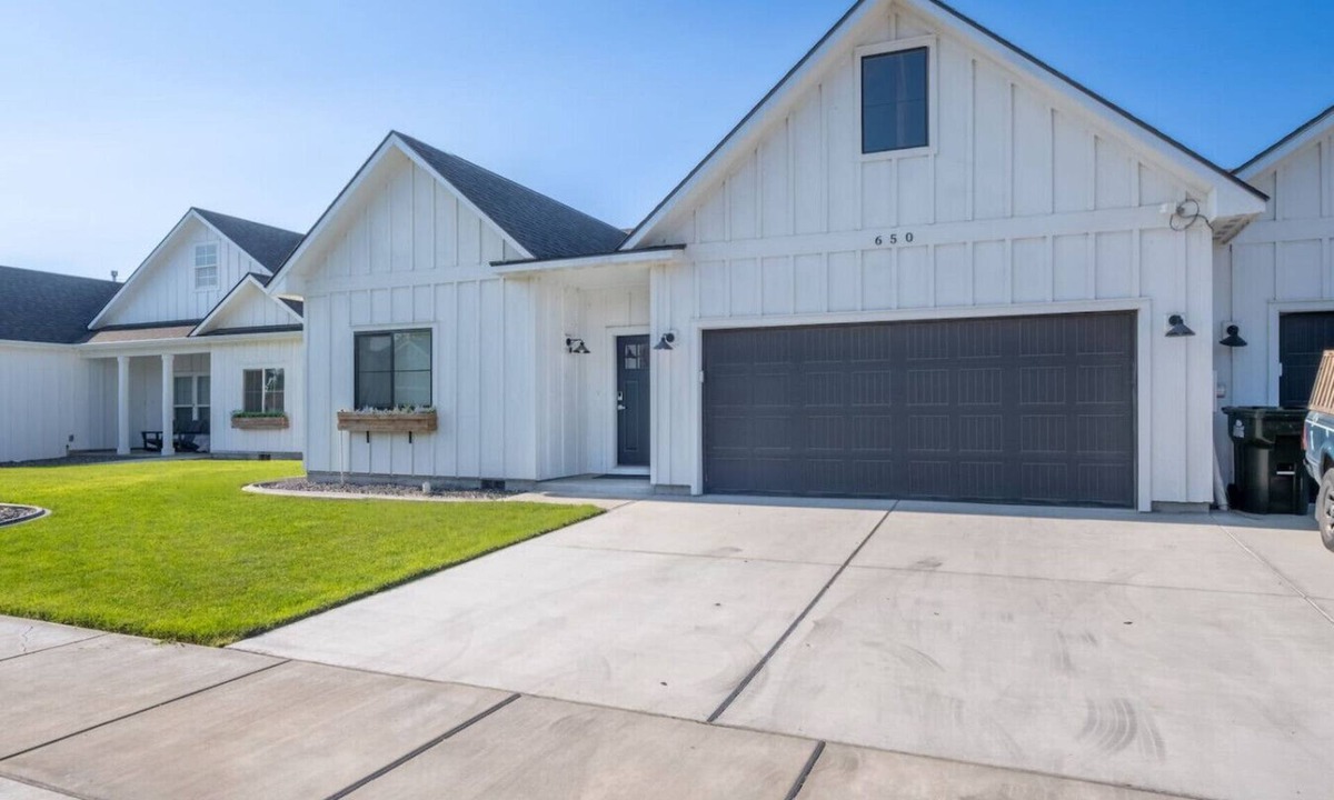 Boardman Apartment | Private Home, Garage & Yard - #650