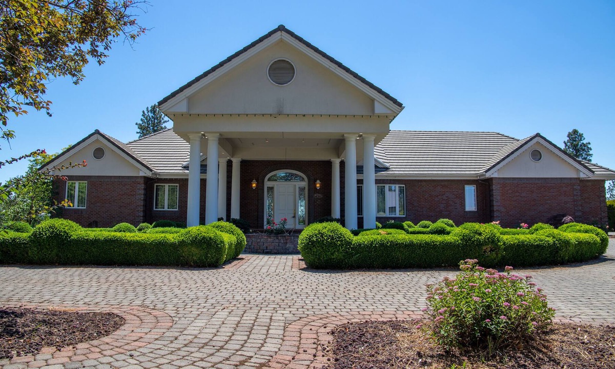 Spokane House | Private home getaway with jacuzzi and heated pool