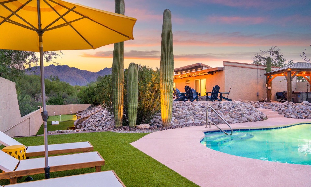 Heatherwood Hills House | Private Home~Two Fire Pits~Salt Pool~Mini Golf~Theater~EARLY CHECK-IN