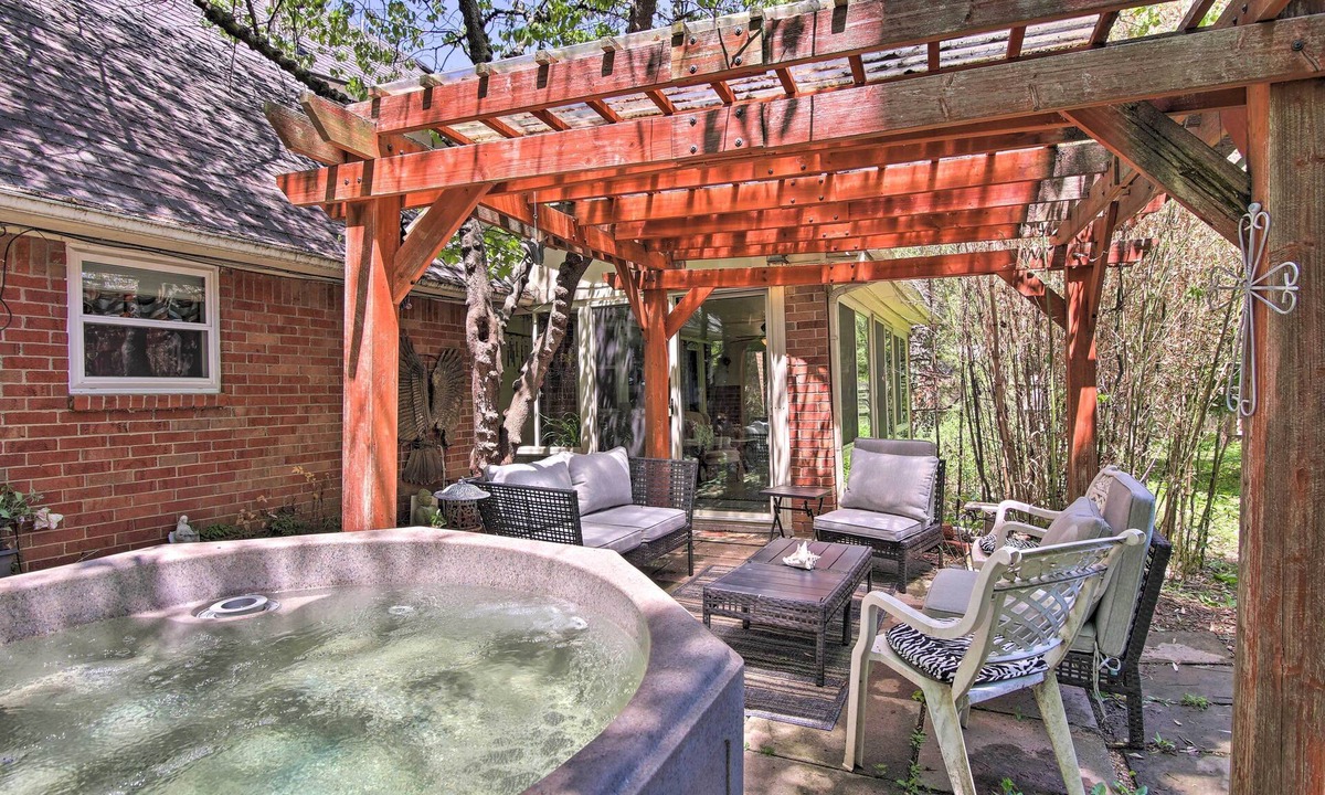 South Tulsa Cottage | Private Home w/Hot Tub & Patio Near Dtwn Tulsa