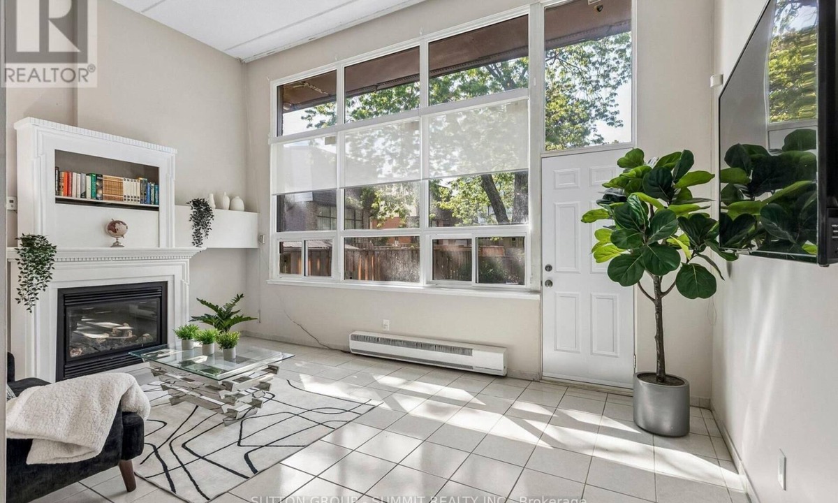 Mississauga Valleys House | Private home with 5 large bedroom and spacious common areas with private patio.