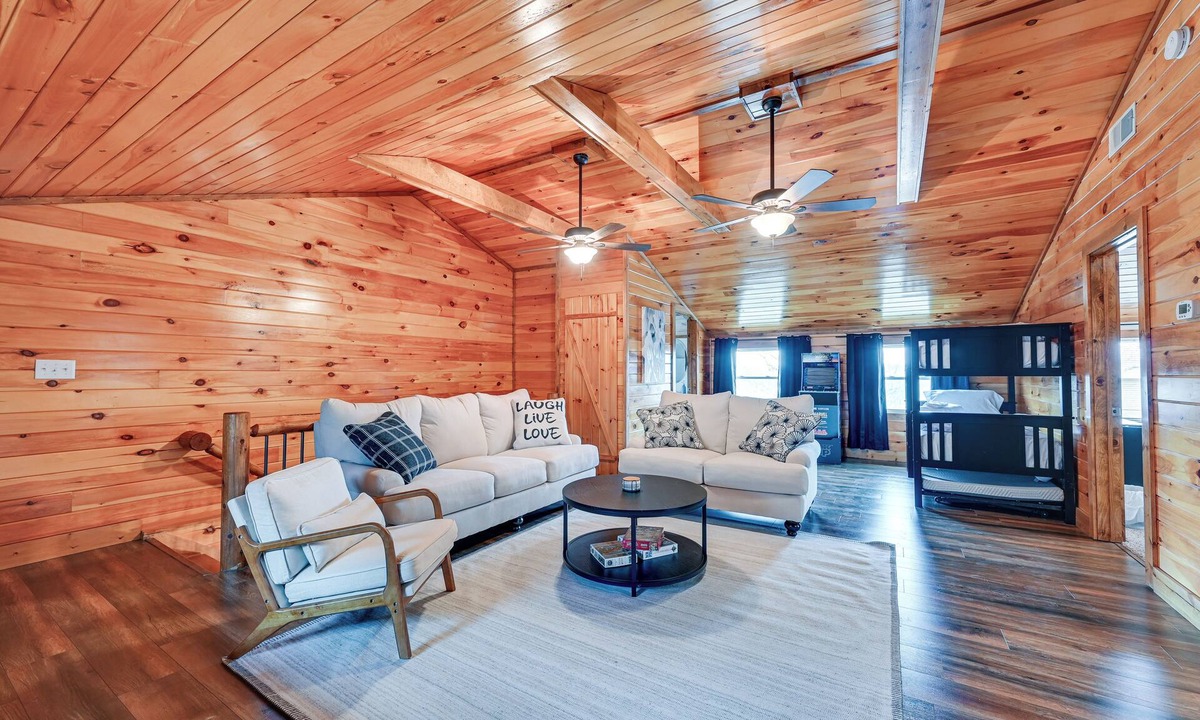 Bee Spring Cottage | Private Hot Tub, Arcade Game: Bee Spring Cabin