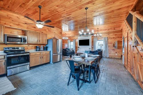 Bee Spring House | Private Hot Tub, Arcade Game: Bee Spring Cabin