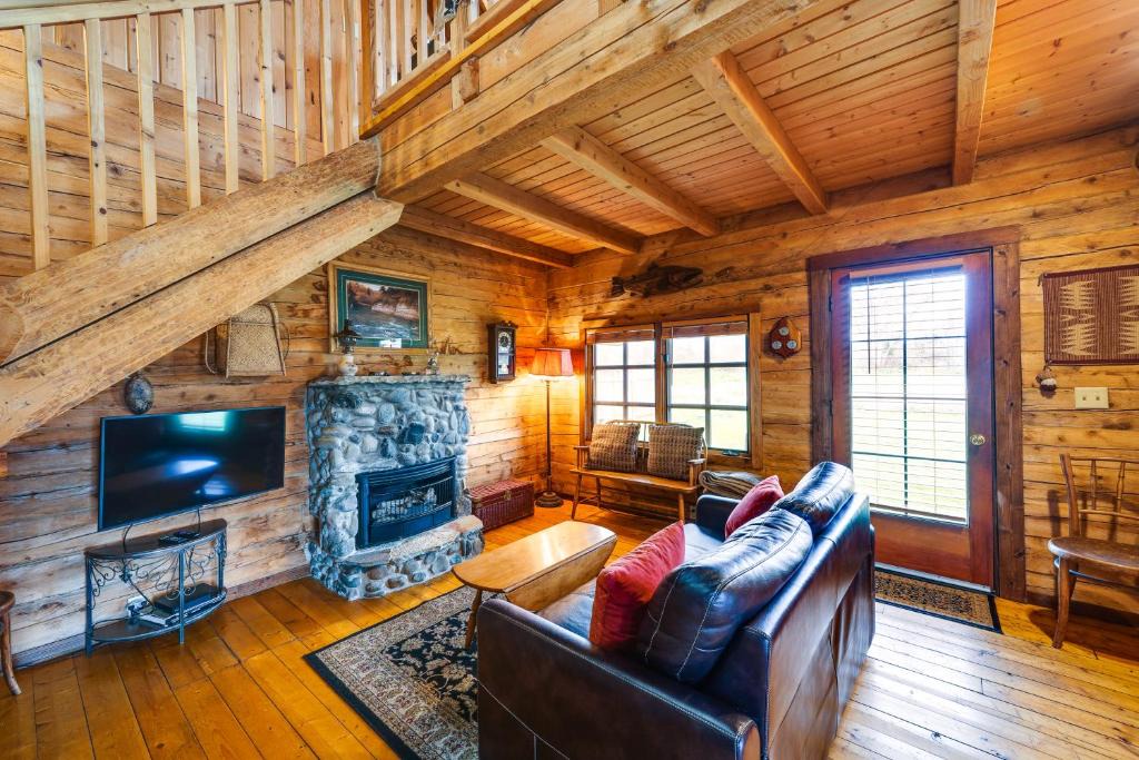 Sequim House | Private Hot Tub: 'Blue Sky Cabin' in Sequim