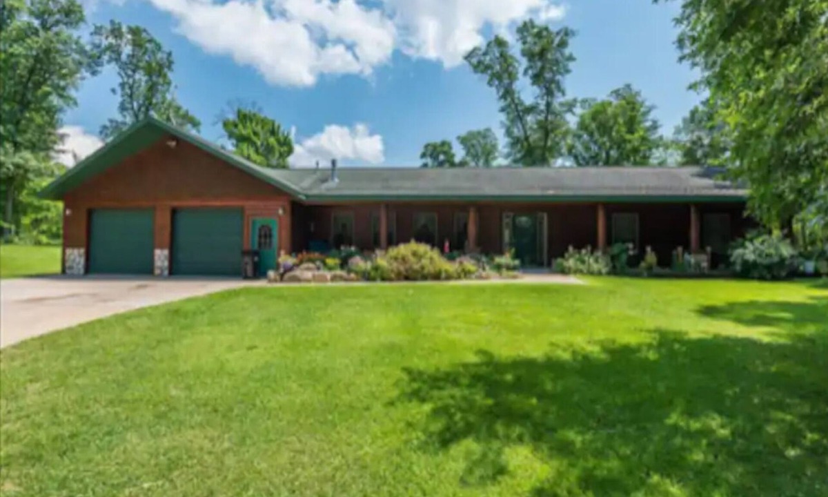 East Gull Lake House | Private House by Golf and Gull Lake