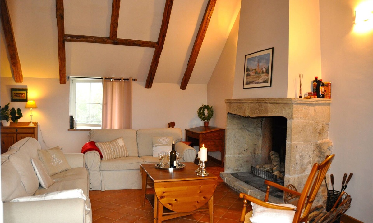 Pierrefiche House | Private house in the heart of a village, large garden, view of the Aubrac mountains