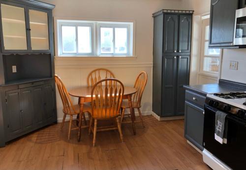Perth Amboy House | Private house with 3 bedrooms and 1 bathroom, free parking, convenient to NYC Manhattan bus and train